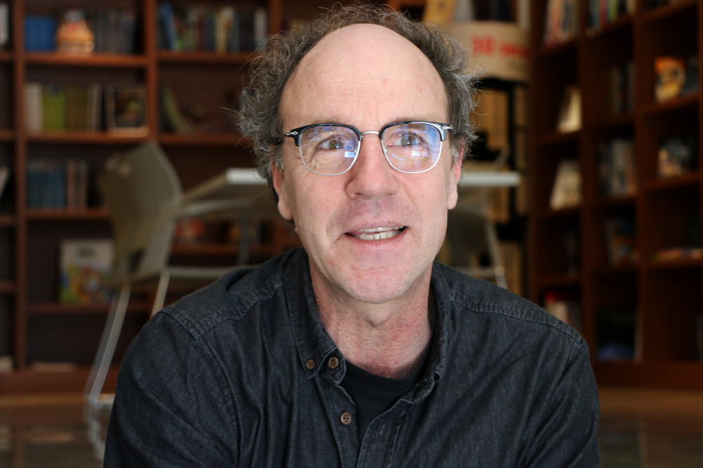 Raymond Lemieux reçoit le prix ThérèsePatry Éditions MultiMondes